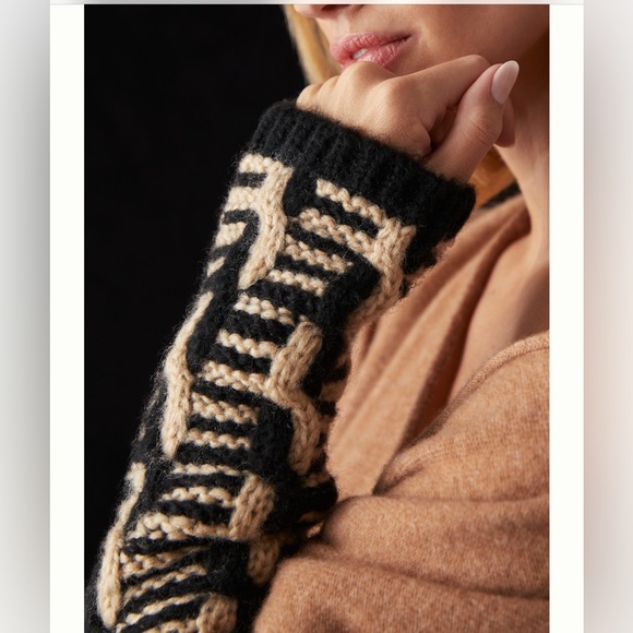 Anthropologie RARE Long Fingerless Gloves / Cable-Knit Sleeves - Picture 7 of 16